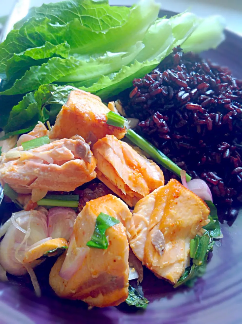 Grilled salmon with rice-berry😍 cleanfood|🍃aeyafternoon🌾さん