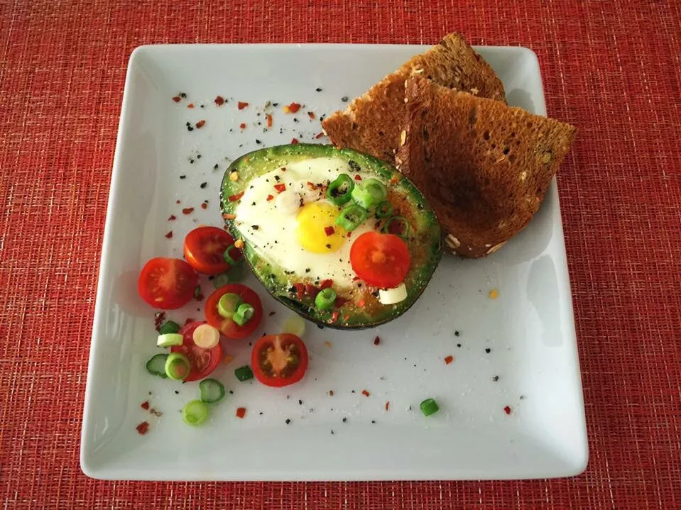 Baked avocado egg ❤️|Marketa Pistekovaさん