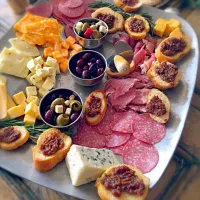 Charcuterie & cheese spread|James Vuさん