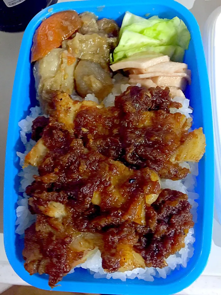 Snapdishの料理写真:パパお弁当🍱  ポークソテー リンゴの醤油ソース  根菜の煮物  山芋のブラックベリー漬  キャベツの浅漬け|ch＊K*∀o(^^*)♪さん