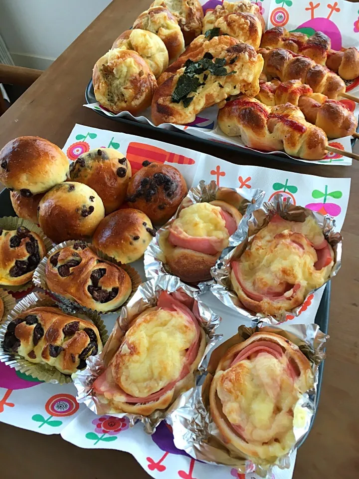 今日のランチ♪♪
フランクぱん・チョコパン・ハムチーズ・ツナパン・レーズンパン・明太マヨパン|ぴいさん