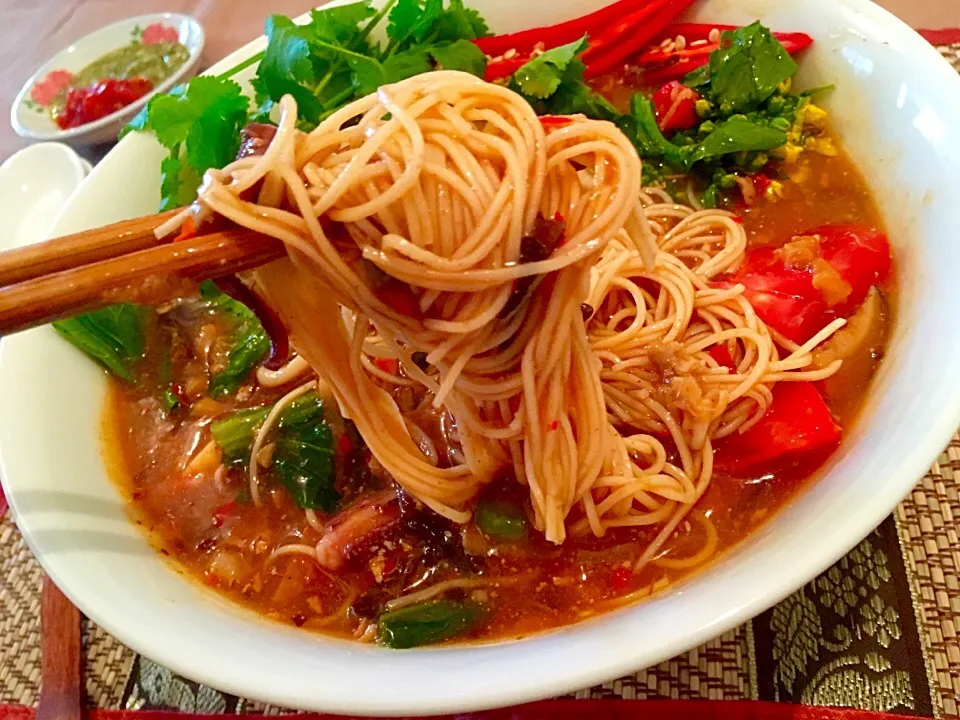 酸辣湯麺サンラータン〜まろやか酸味と辛味をトロみで蝦子麺に絡めて！|ふかرさん