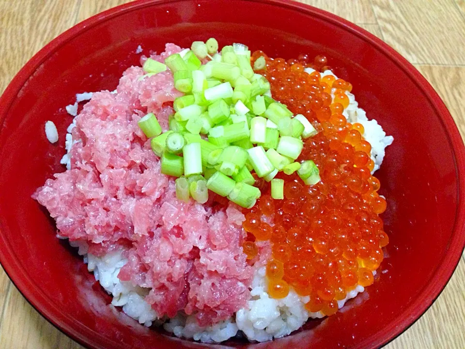 マグロすき身とイクラ丼♥️|ちゃびきゅさん