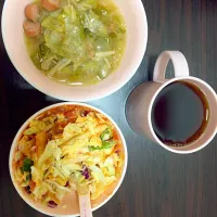 野菜スープとセブンのスプーンで食べるサラダ|marieさん