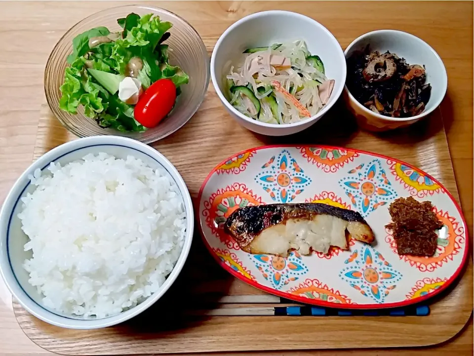 さわら、ぶり味噌、ひじき煮、春雨サラダ、ベビーリーフサラダ|ゆかさん