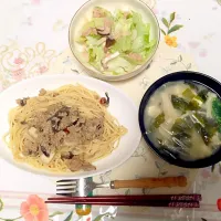 4月12日夜ごはん♡ エスニックボンゴレパスタ エリンギとツナのサラダ みそ汁(豆腐・えのき・玉ねぎ・わかめ)|Mayoさん