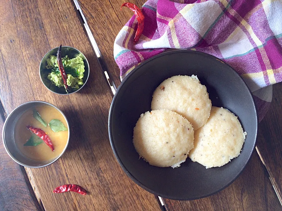 Rava Idli served with Sambhar and Coconut chutney|aanchalさん