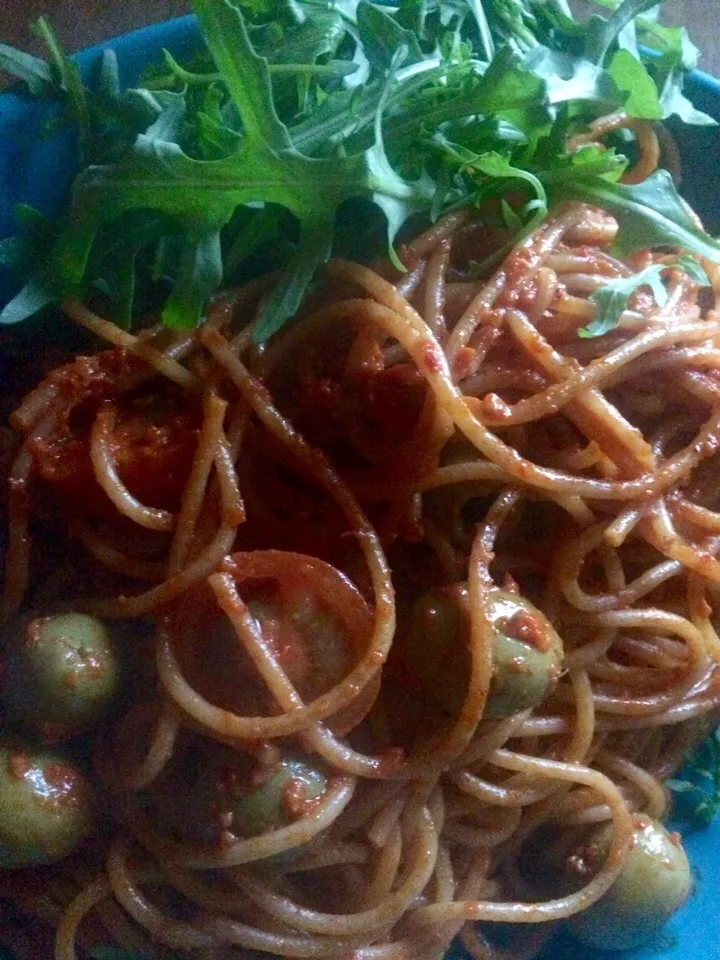 Spaghetti, olives & tomatoes|Nick Hiderさん