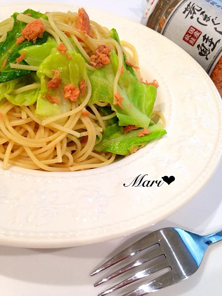 Snapdishの料理写真:春キャベツ×鮭フレーク=和えるだけ旨！パスタ|Mariさん