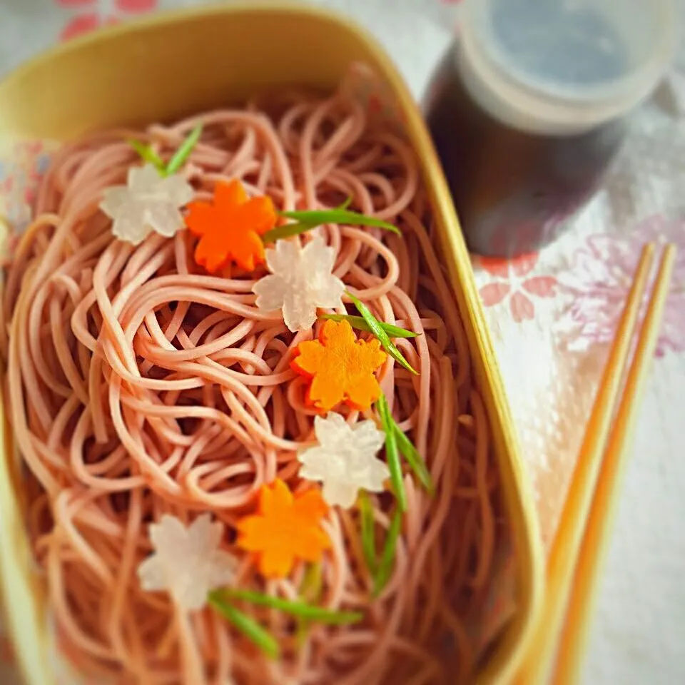 💗💗💗 my bento lunch today - pink sakura soba with homemade dipping sauce|Chua Jeanさん