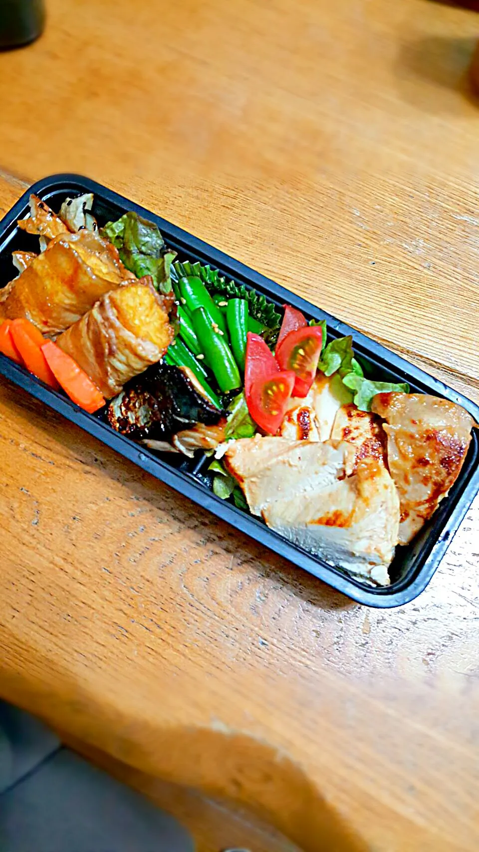 今日のお弁当❕
タンドリーチキンともぐ友emioさんの真似っこで厚揚げ肉巻き！|クッキングオヤジさん