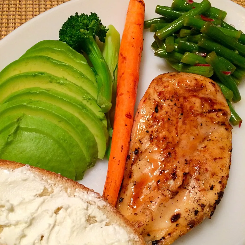 Grilled chicken (with honey, lime, cumin marinated) , green beans salad and grilled goat cheese bread, because today is a national grilled cheese day!|Nanaさん