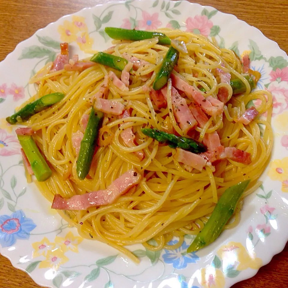 Snapdishの料理写真:アスパラベーコンのしょうゆ和風パスタ|tada-fさん