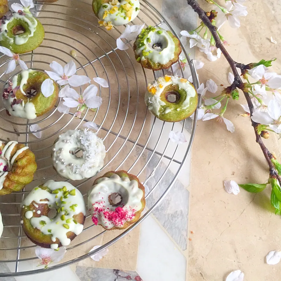 Glutenfree mini baked matcha whitechocolate donut|金本美香さん