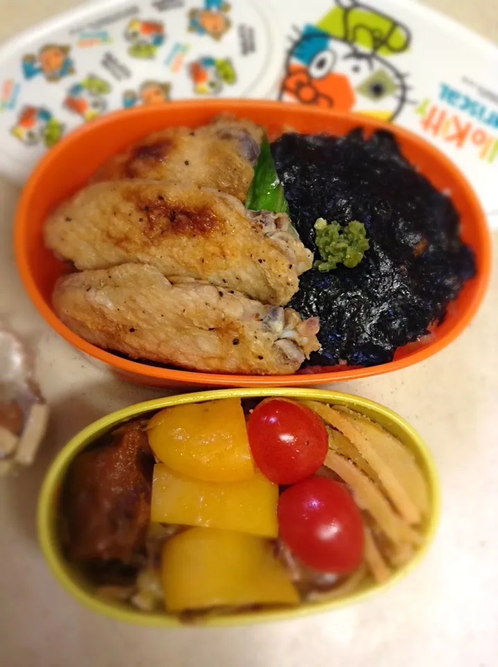 Today’s lunch box. chicken wings & nori dandan bento.yum!|hoppycowさん