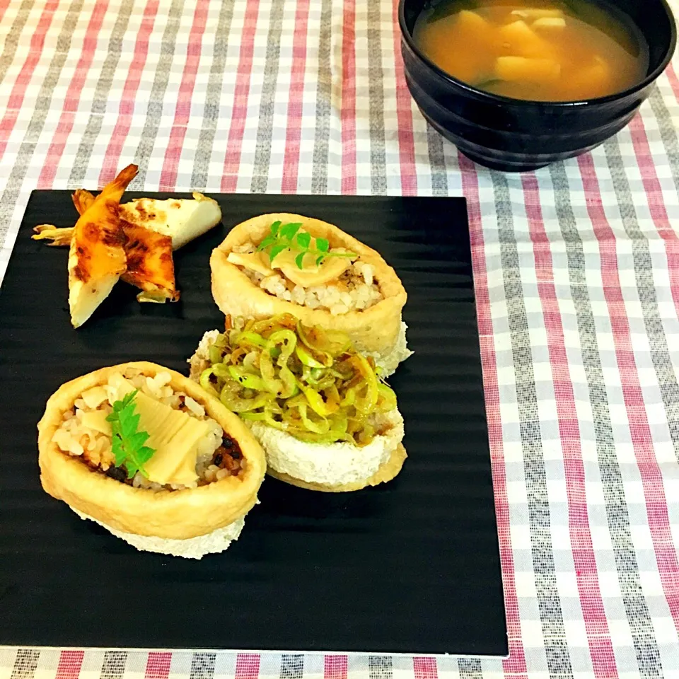 お昼ごはん。たけのこごはんでおいなりさん。焼きたけのこ。たけのことわかめのお味噌汁。|yukko7740さん