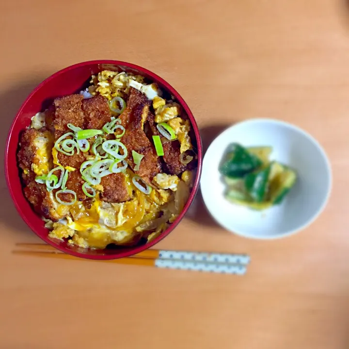 カツ丼
きゅうりのサラダ|さおりさん