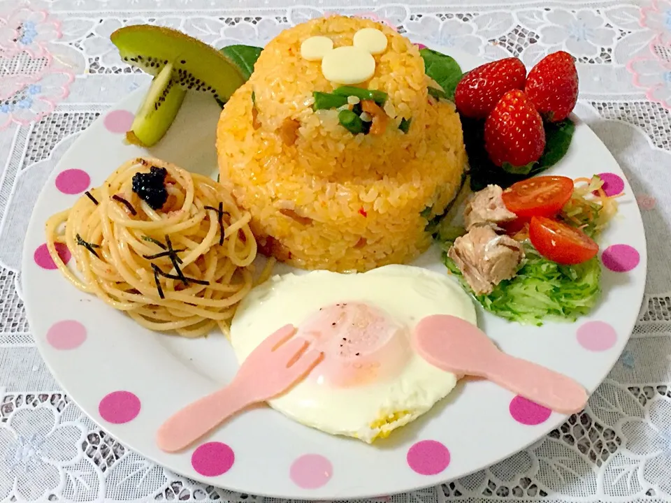 🌺旬野菜とベーコンピラフ
🌺たらこスパゲティ           
🌺目玉焼き                         
🌺サラダ
🌺フルーツ|Kii mamaさん