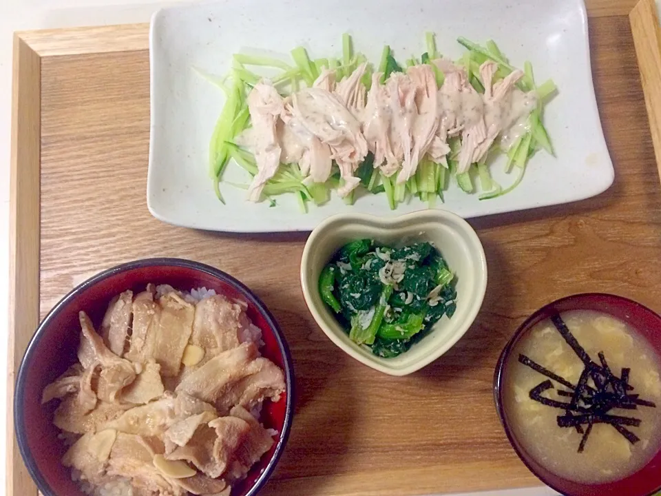 Snapdishの料理写真:鶏胸肉バンバンジー、ほうれん草のしらす桜えびあえ（子供）肉丼|ちゃこさん