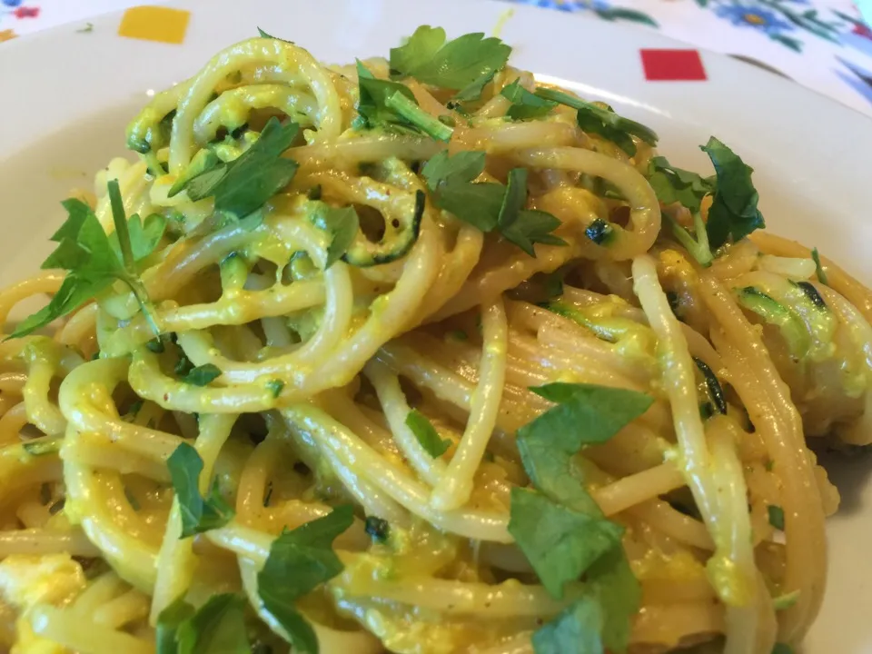 Snapdishの料理写真:Spaghetti #Barilla #n5 Curcuma zucchine|matteo pisanoさん