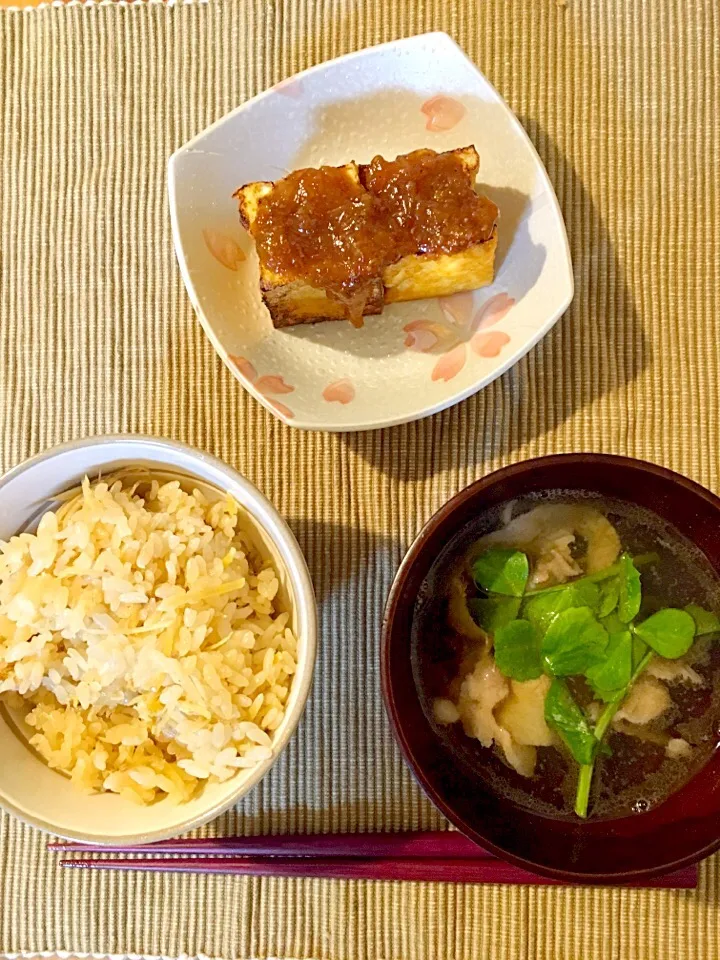 しょうがご飯
厚揚げの玉ねぎあんかけ
スナップエンドウ汁|浦本真依子さん