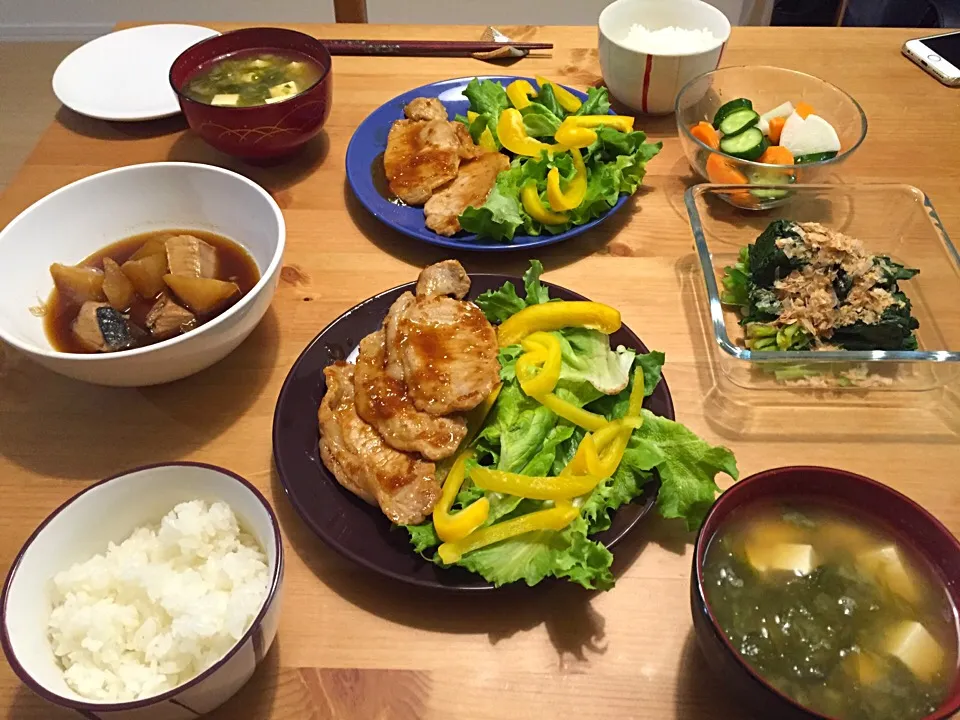 Snapdishの料理写真:豚肉の生姜焼き、ぶり大根、ほうれん草のおひたし、あおさのお味噌汁|Daisuke Kasaharaさん