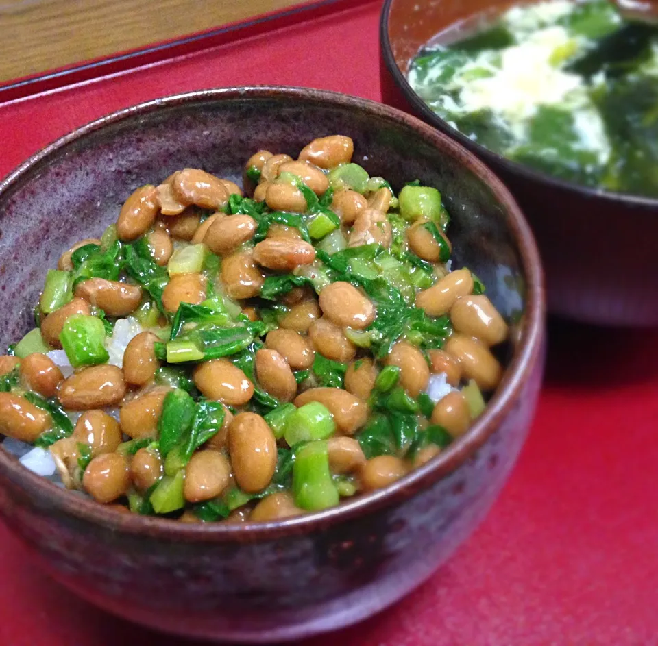 単身赴任の朝ごはん 菜の花納豆丼 菜の花のかきたま汁|ぽんたさん