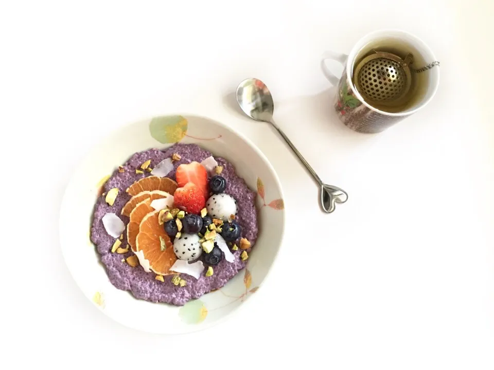 Maqui chia pudding with fruits, herbal tea|coxiella24さん