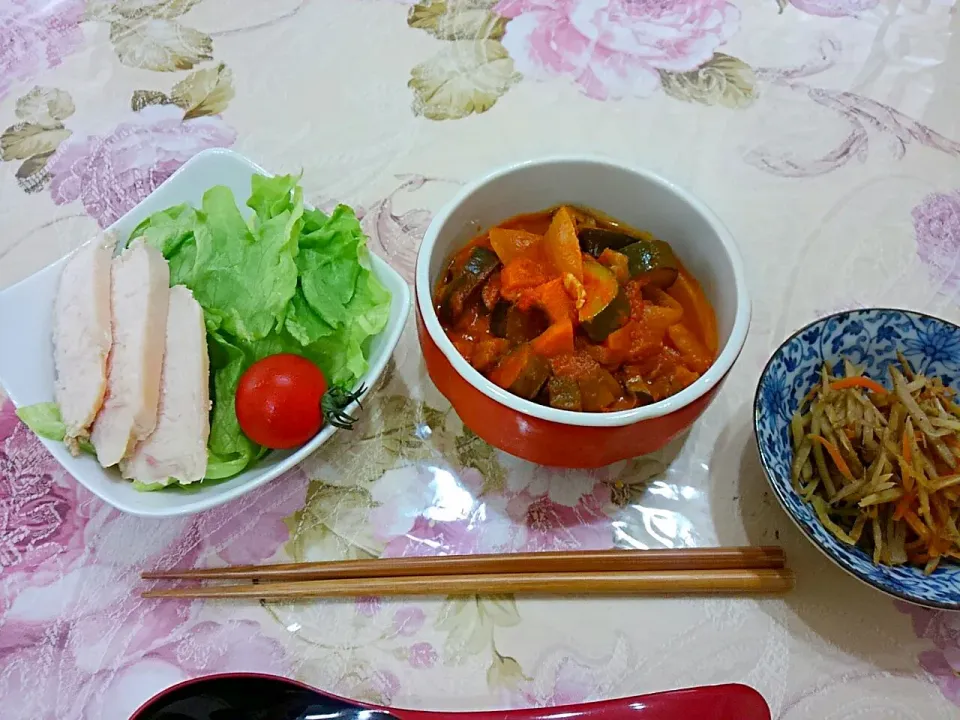 Snapdishの料理写真:ラタトウイユ😋鳥むね肉の油漬けのサラダ|たえさん