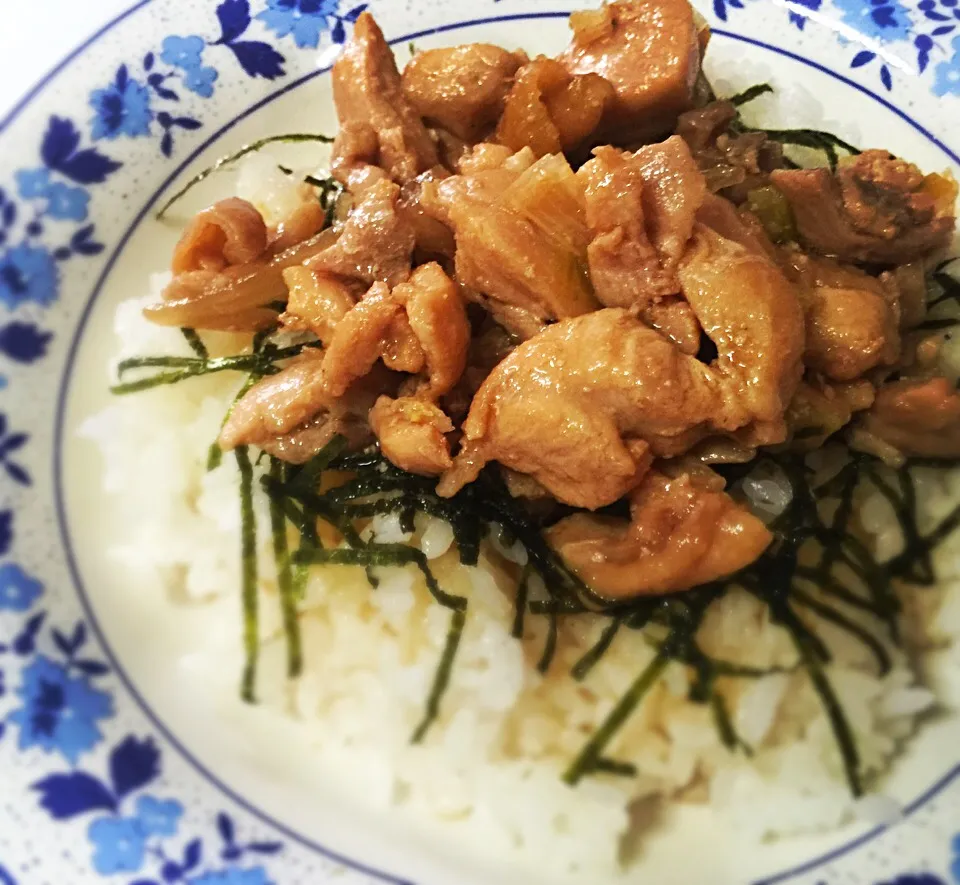 Snapdishの料理写真:鶏丼|下宿hirota＆メゾンhirotaさん