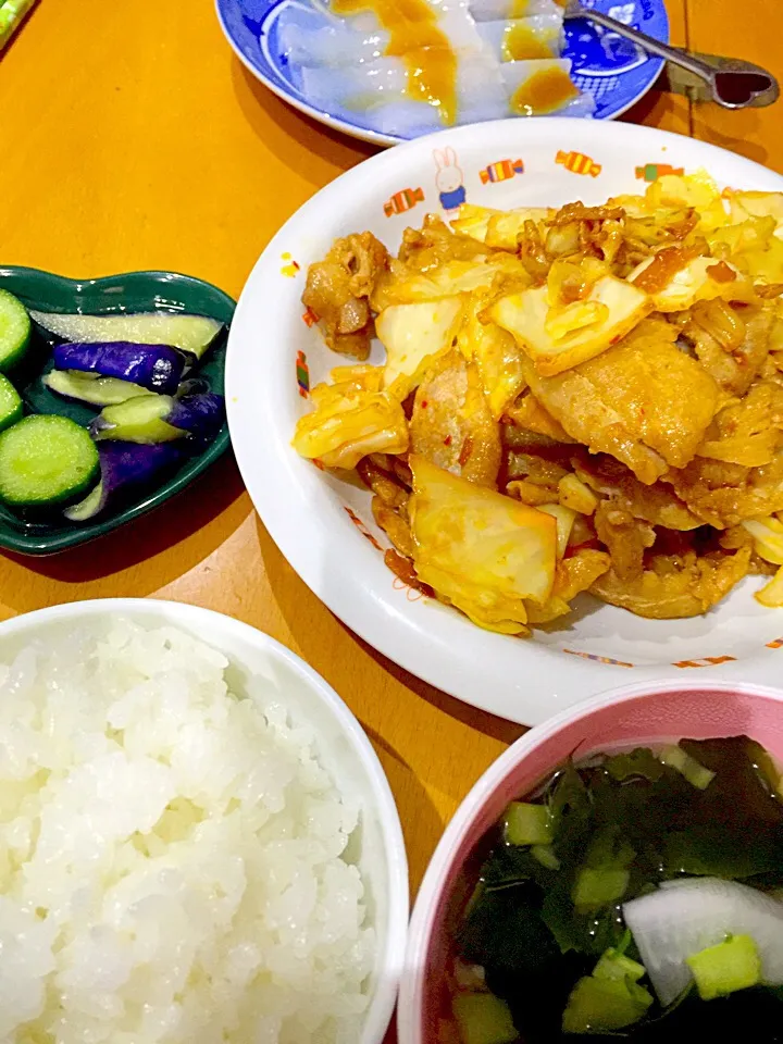 豚モモ肉とキャベツのコチュジャン炒め  こんにゃくの酢味噌がけ  キュウリと茄子の漬物  若布と大根のお味噌汁|ch＊K*∀o(^^*)♪さん