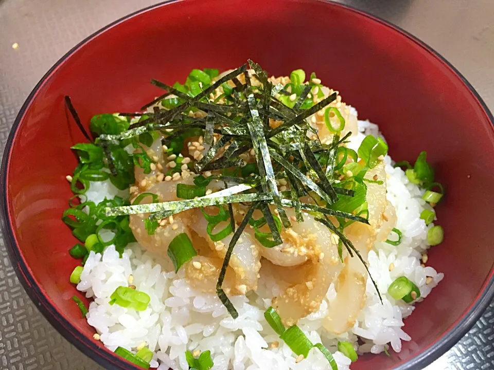 Snapdishの料理写真:イカ、エゾヤマワサビ丼|Hiro-@kさん