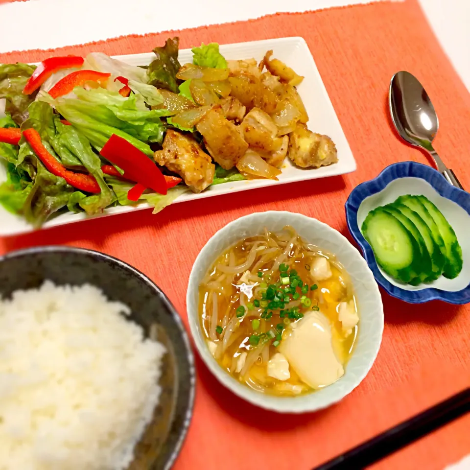 鶏肉と玉ねぎのマヨ辛炒め、 豆腐ともやしのあんかけ、|yummさん