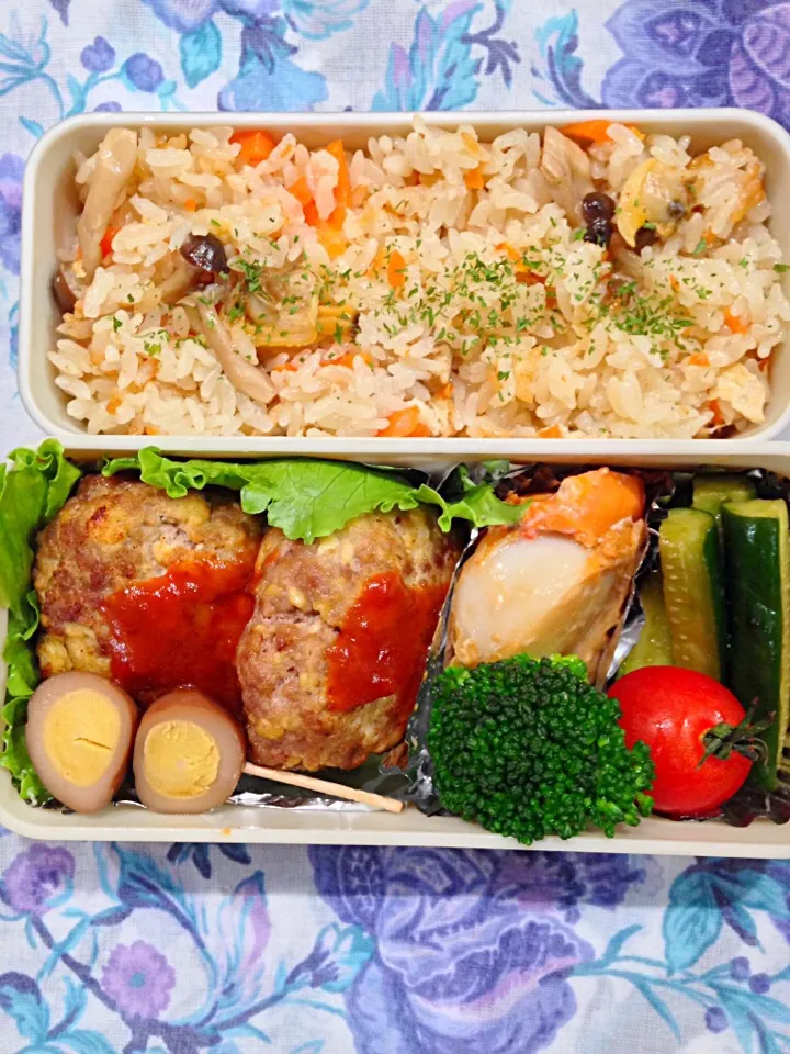 Snapdishの料理写真:ちびのお弁当。豆腐ハンバーグ、ほたてのバター焼き、あさり、にんじん、揚げの炊き込みごはん、きゅうりバルサミコ酢づけ。|泡子さんさん