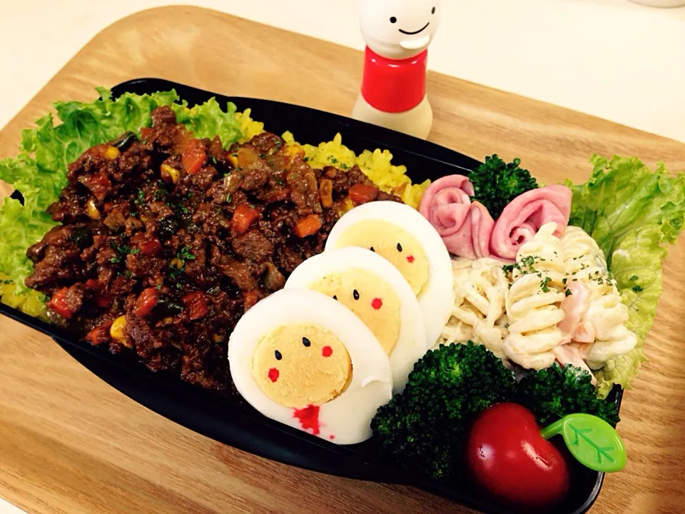 Snapdishの料理写真:高3にぃちゃん弁当160415❀進級後初弁はドライカレー♪色粉が落ちて ぶしゃーな悲劇(･_･;|まめりんさん