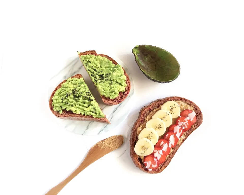 Avocado toast, peanut butter & fruit toast|coxiella24さん