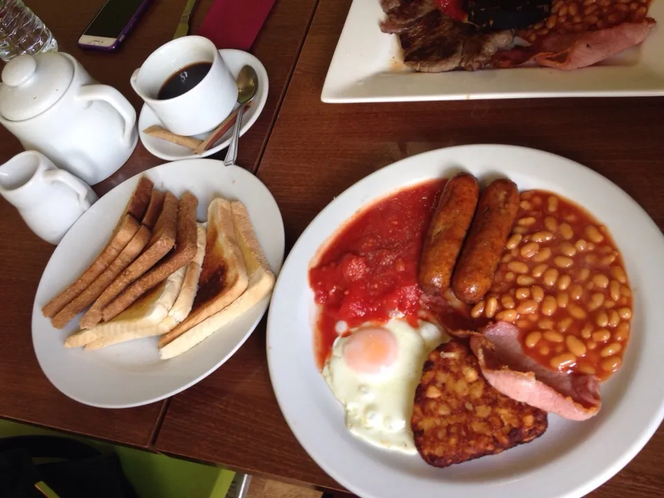 English fry-up. Pot of tea. Tasty..!!|Karla Collington Ryderさん