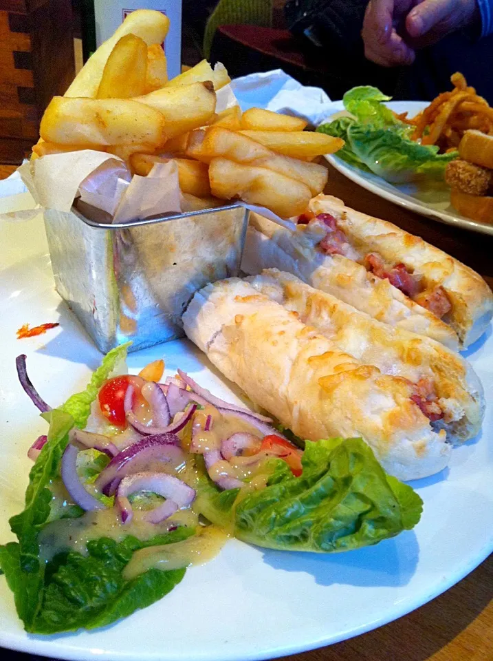 Salad tuna melt banquettes & chips.|Karla Collington Ryderさん