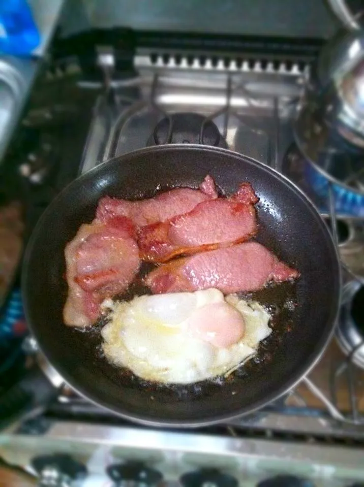 Bacon & egg sizzling away.|Karla Collington Ryderさん