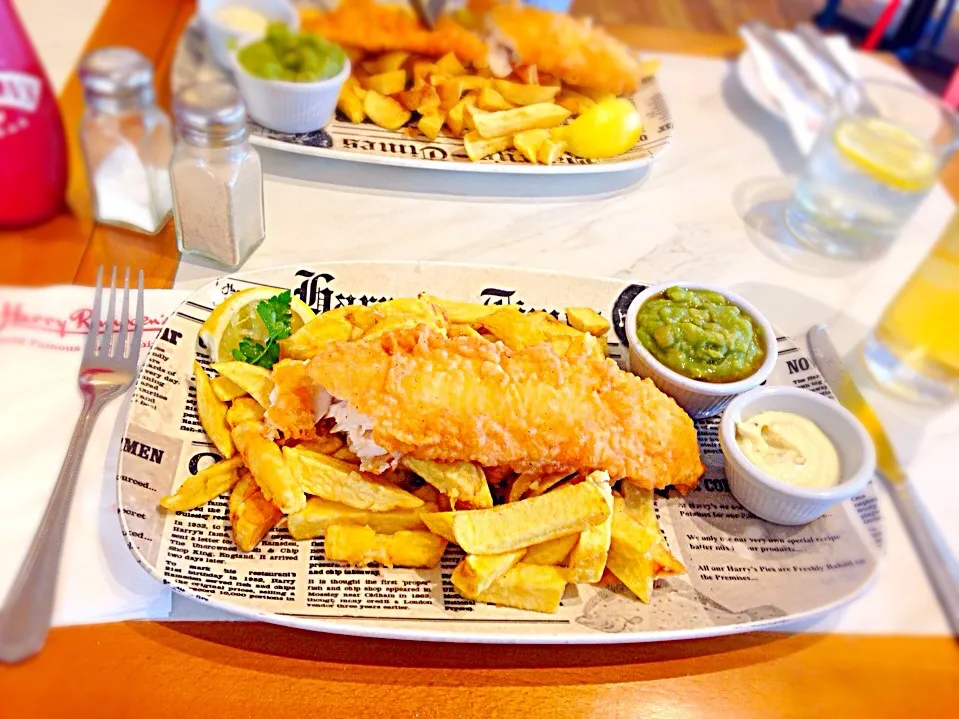 Battered cod, chips & peas. Tartare sauce.|Karla Collington Ryderさん