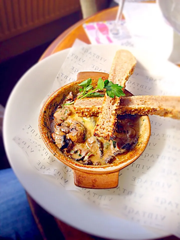 Garlic mushrooms & rustic bread.|Karla Collington Ryderさん