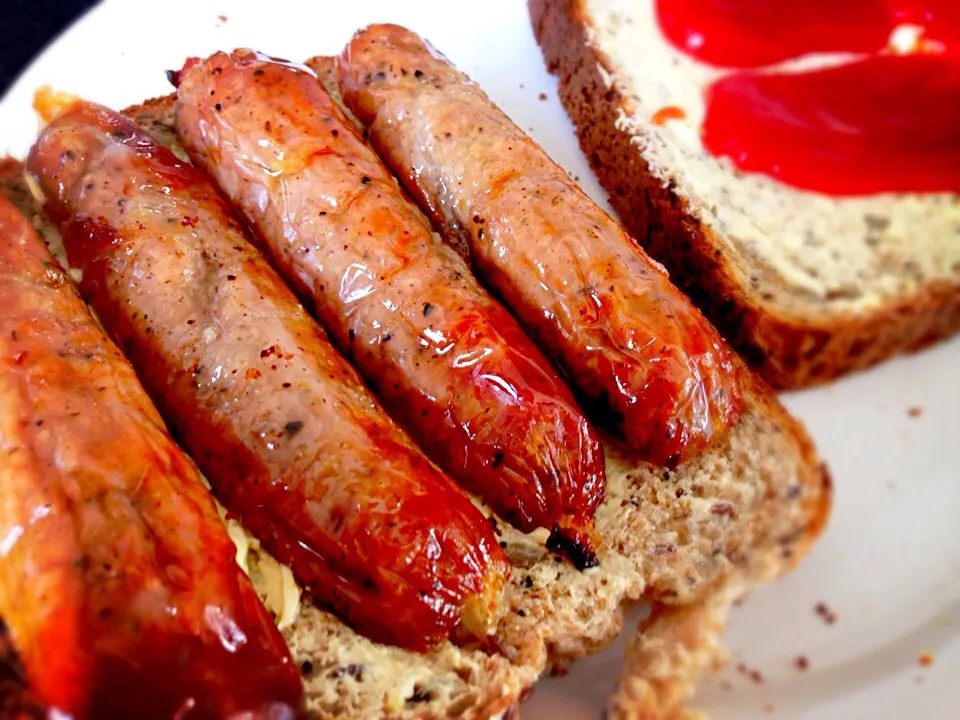 Lincolnshire sausages on granary bread.|Karla Collington Ryderさん