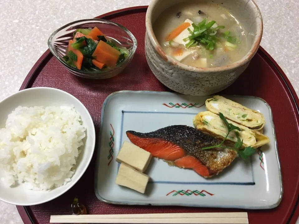 たまには朝からお味噌汁とご飯|Kuraraさん