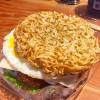 Snapdishの料理写真:ramen burger|devyさん