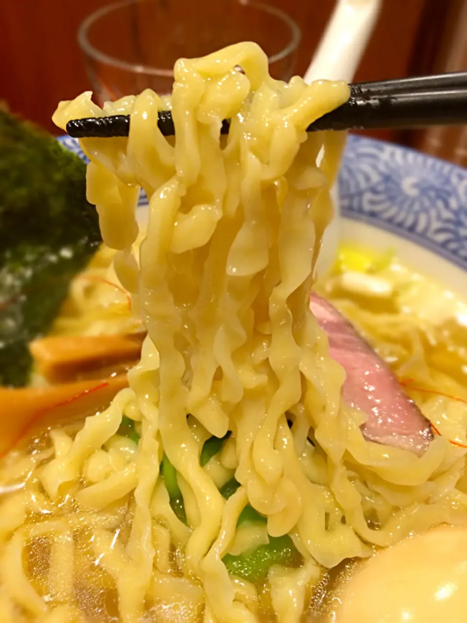 手揉み中華蕎麦の麺、手揉み太麺チョイス((* ´艸｀))@麺処 ほん田|morimi32さん