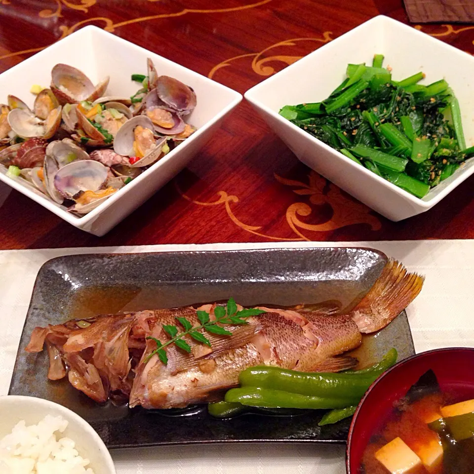 今日の晩御飯(๑´ڡ`๑)
メバルの煮付け
アサリのワイン蒸し
小松菜の胡麻和え
ご飯
豆腐とお揚げの味噌汁|ちゃたままさん