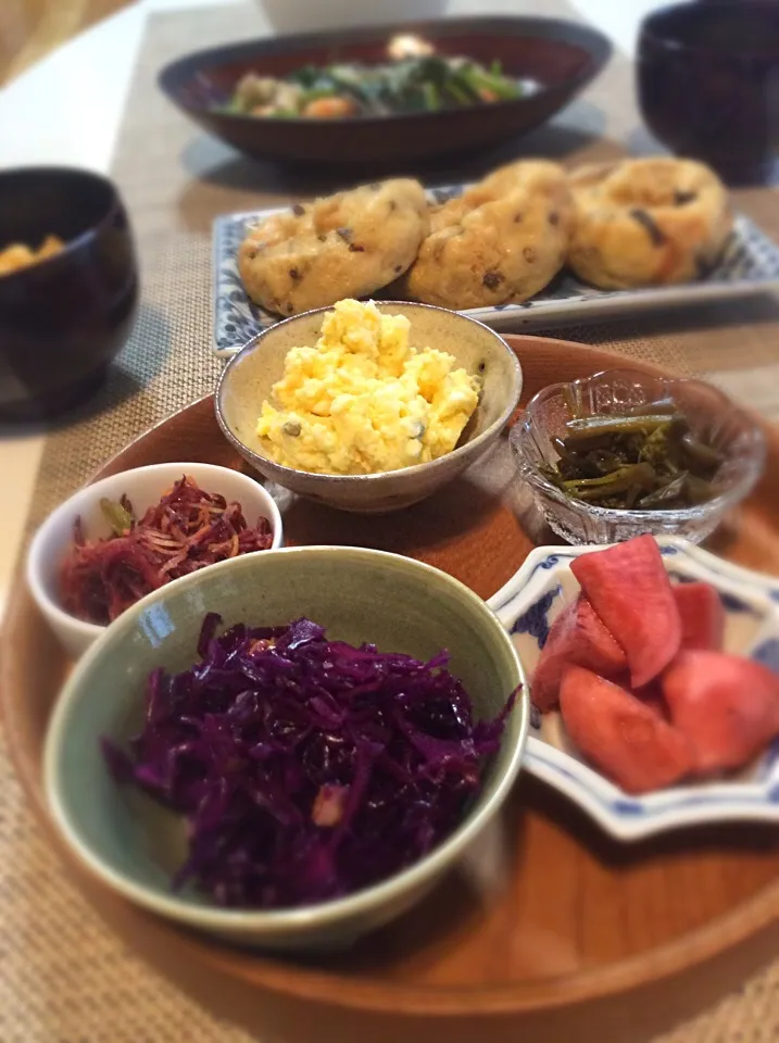 Snapdishの料理写真:残り物小鉢と海老の野菜あんかけ、ひろうす生姜醤油、椀の中はえんどう豆と豆腐の卵とじ。|mattさん