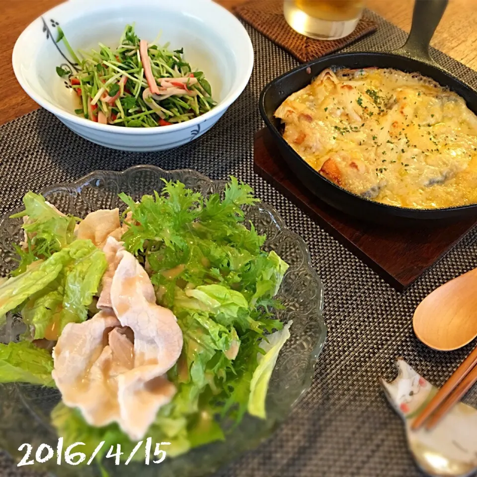 Snapdishの料理写真:しゃぶしゃぶサラダ
ねぎと鮭のグラタン
豆苗とかにかまのおひたし|𓇼 Ⓢ Ⓗ Ⓘ Ⓝ Ⓞ Ⓑ Ⓤ 𓇼さん