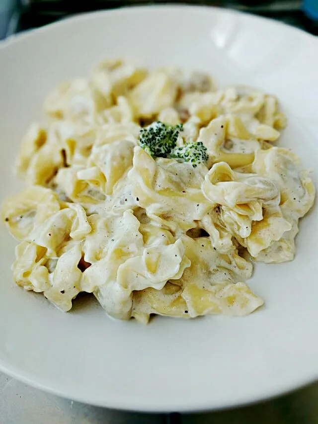 Ravioli with cream and broccoli|Stefan Labuschagneさん