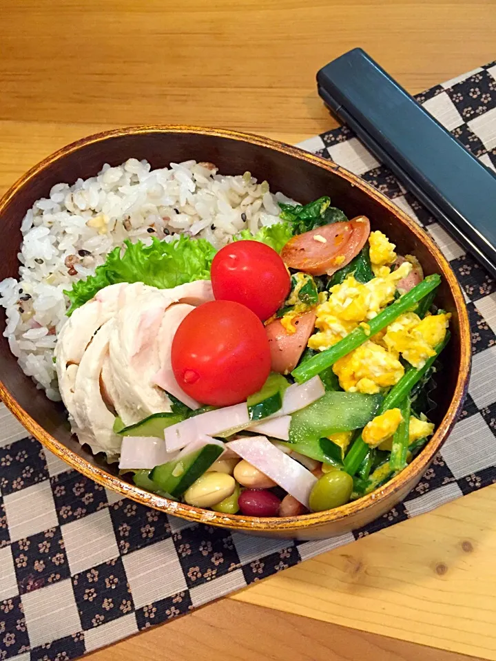 4月16日
雑穀ごはん
鶏胸肉でハム
ソーセージとほうれん草の卵とじ
きゅうりと豆のサラダ
フルーツトマト|ひななぎさん